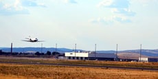 avion sobrevuela aeropuerto ciudad real calibrando sistemas ayuda