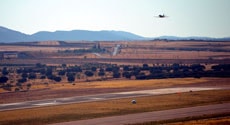 avion sobrevuela aeropuerto ciudad real calibrando sistemas ayuda