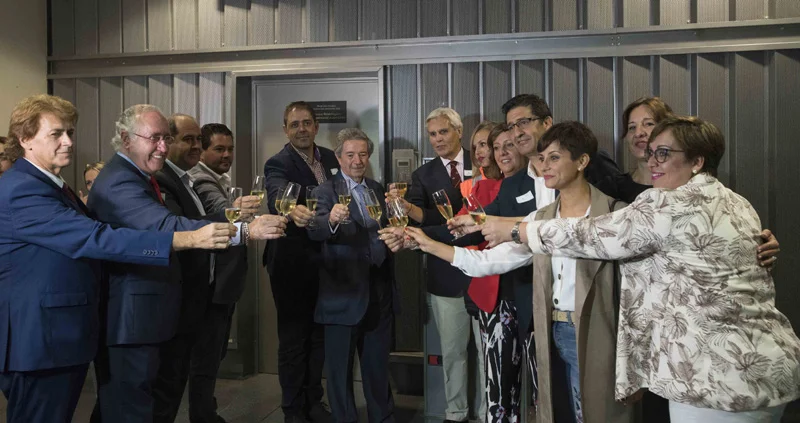 brindis en el aeropuerto de ciudad real tras la bendicion de las instalaciones