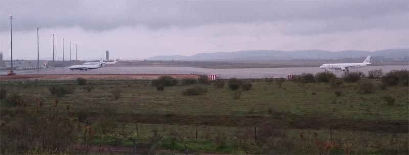 Aviones aparcados en el aeropuerto de Ciudad Real