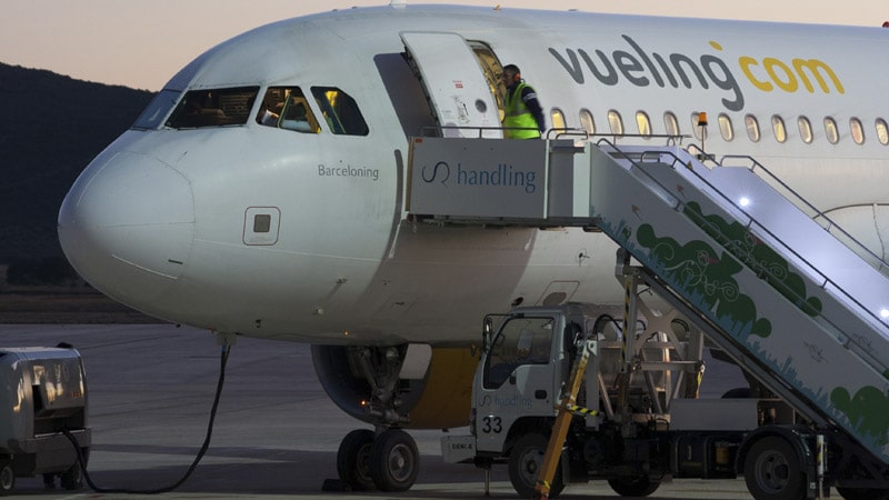 airbus a320 vueling aeropuerto ciudad real realizando operaciones comerciales