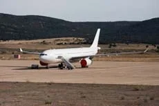 Avión Airbus A330 en el aeropuerto Ciudad Real