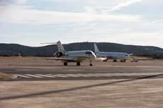 Avión Bombardier Global 5000 y Airbus A330 en el aeropuerto Ciudad Real